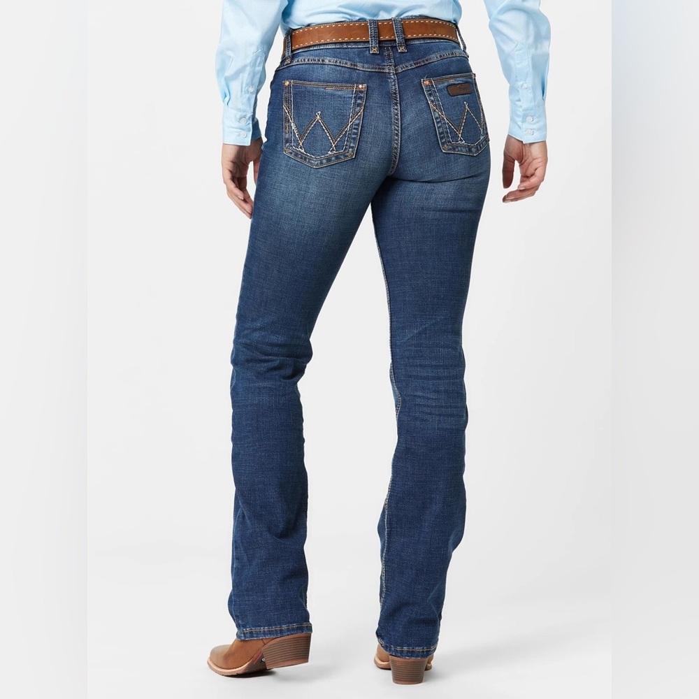 Wrangler | Women's Mae Retro Mid-Rise Boot Cut Jeans | Size 9 x 30”